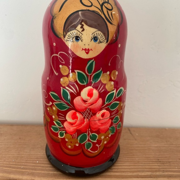 Red Matryoshka Nesting Dolls Set - Picture 4 of 5